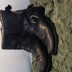 FRYE BLACK LEATHER BUCKLE ZIP UP ANKLE BOOTS 17932 SIZE 38